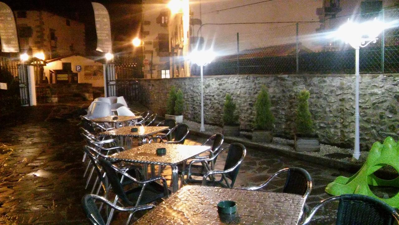 Hostal Ekaitza Hotel เลเซกา ภายนอก รูปภาพ